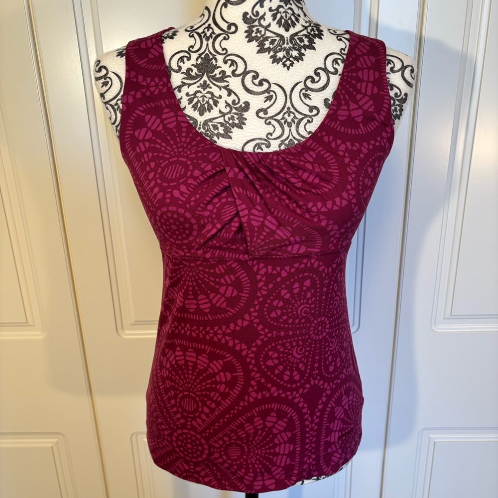 PATAGONIA burgundy & pink fitted sleeveless tank top women's size small